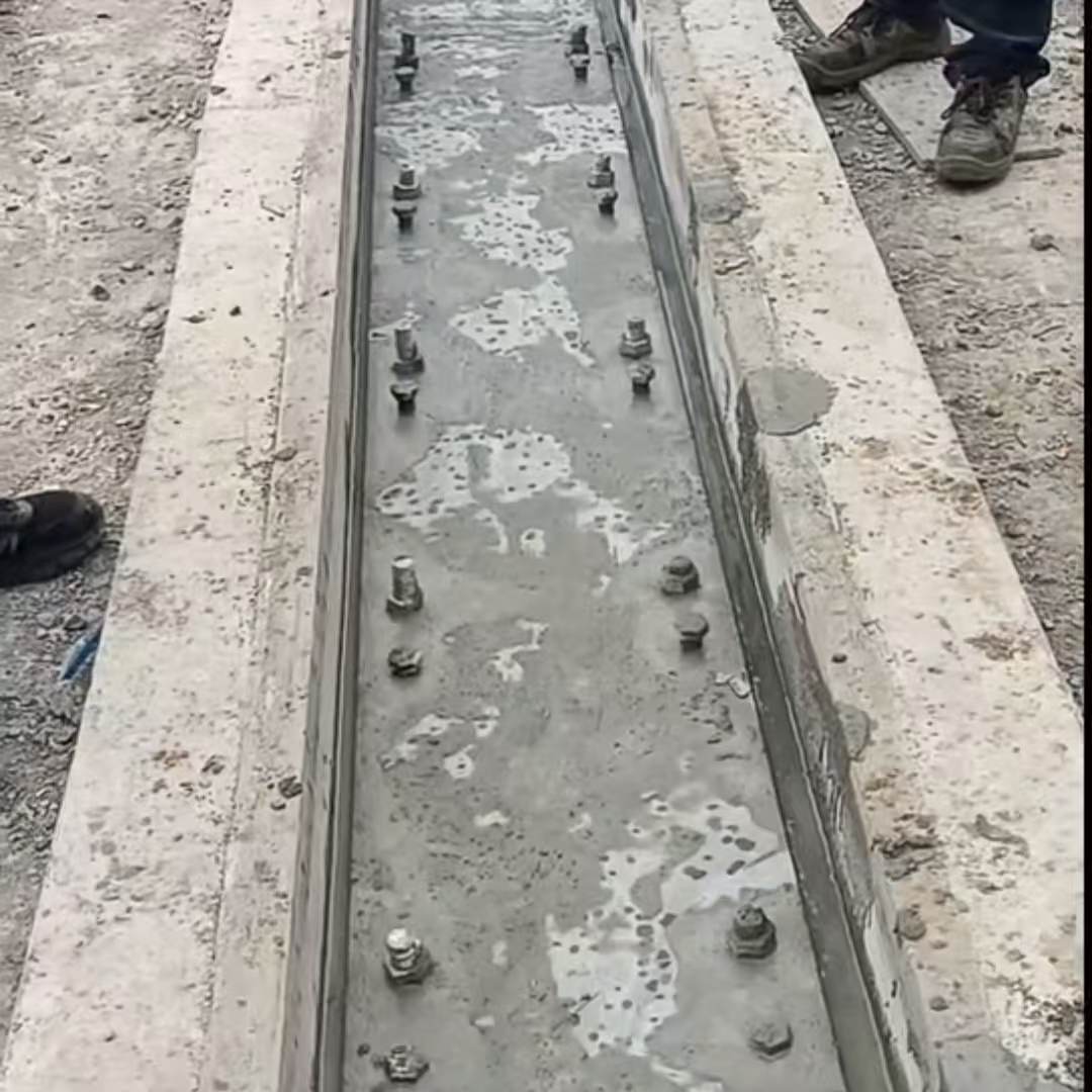 呼和浩特港口码头起重机龙门吊重型机械设备稳固用早强快凝轨道胶泥